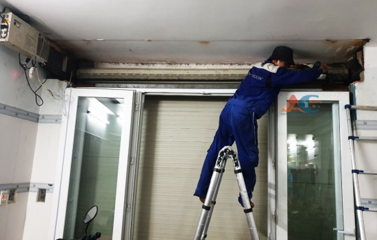 Thay motor cửa cuốn ống nằm trong trục quận tân phú